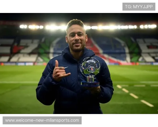 内马尔与少年合唱一首歌，纯真画面收获百万点赞