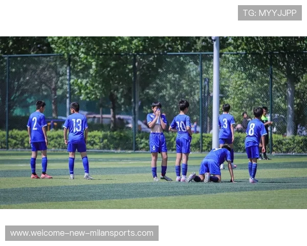 足球双人配合穿裆过人,全场狂欢的极致瞬间 足球双人配合穿裆过人,全场狂欢的极致瞬间